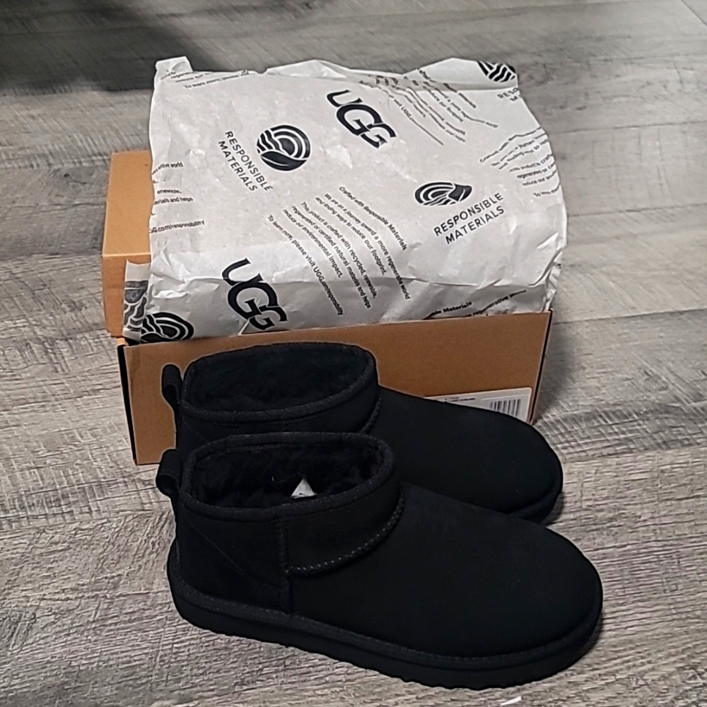 Ugg Classic Ultra Mini - Black size 7